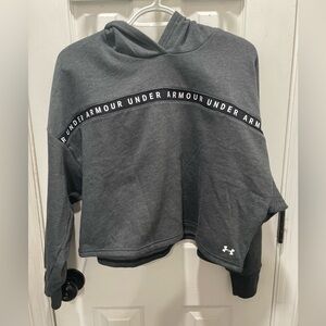 🆕🌟 Under Armour cropped fleece hoodie